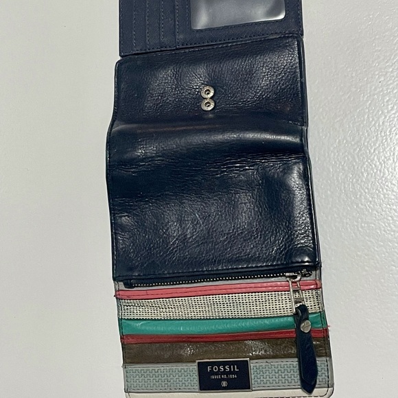 Women’s Authentic Fossil wallet Small - Picture 2 of 6
